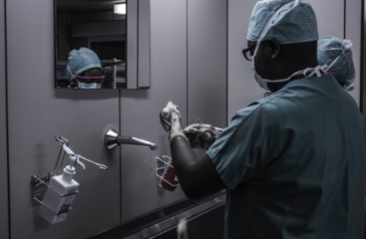 doctors washing their hands
